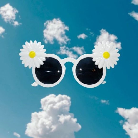 Daisy Daisy White & Yellow Selfie Glasses - Picture 2 of 11